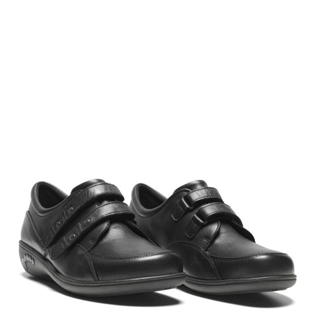 Classic shoe with two velcro straps