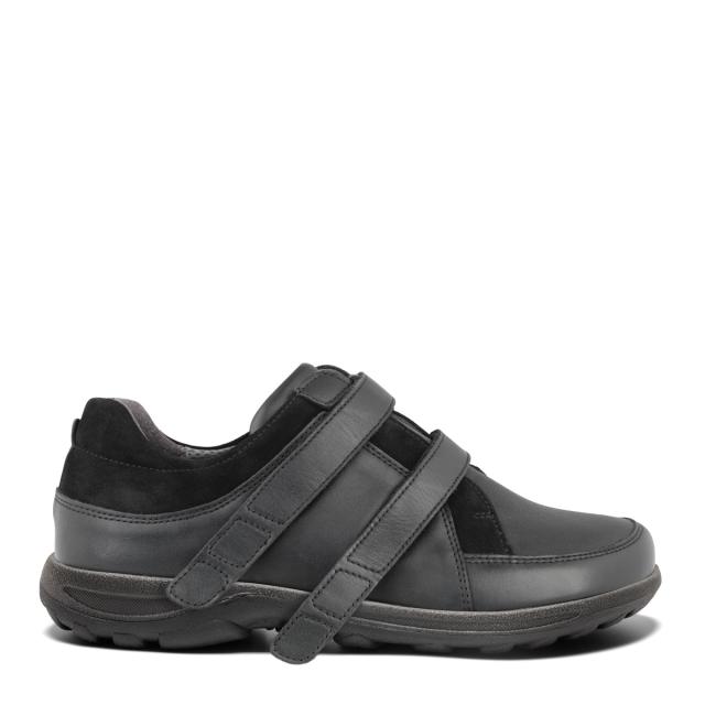 Women´s shoe with adjustable straps