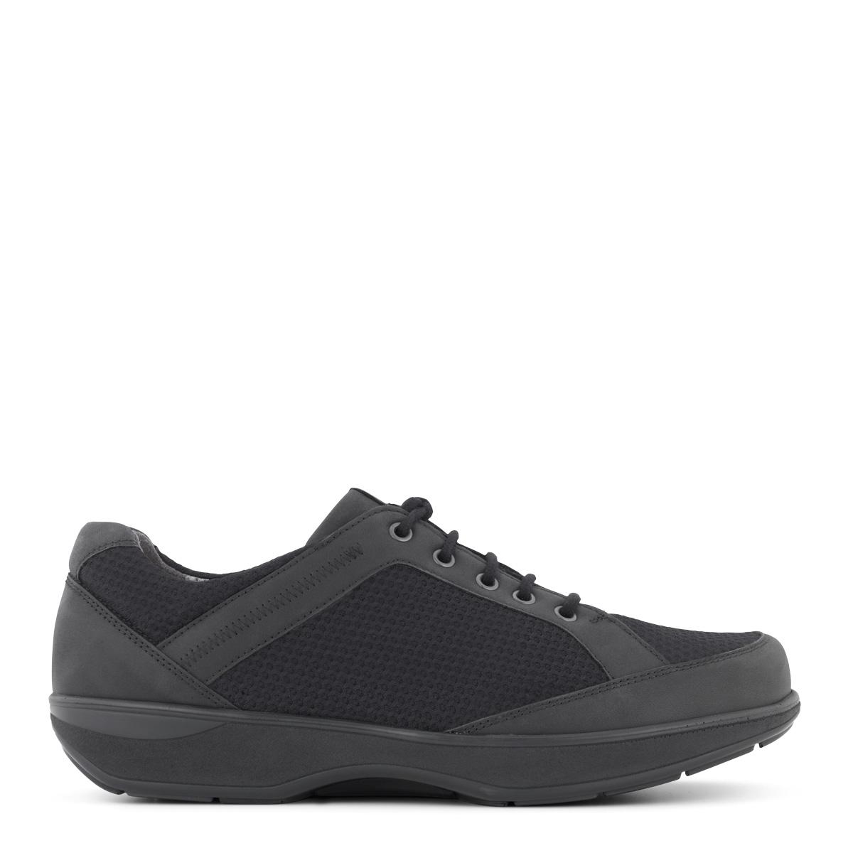 Unisex shoe with lace