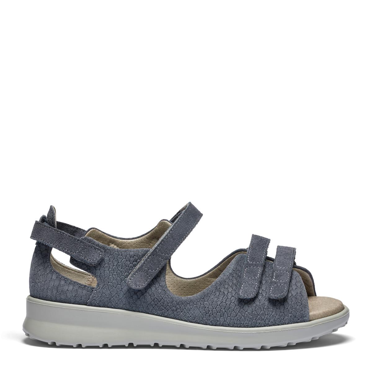 Women´s sandal with adjustable velcro straps and half-open heel cap