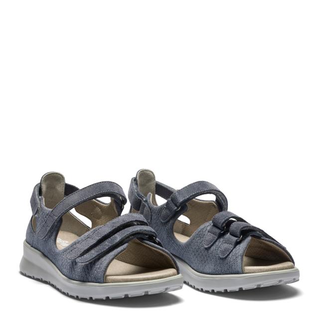 Women´s sandal with adjustable velcro straps and half-open heel cap