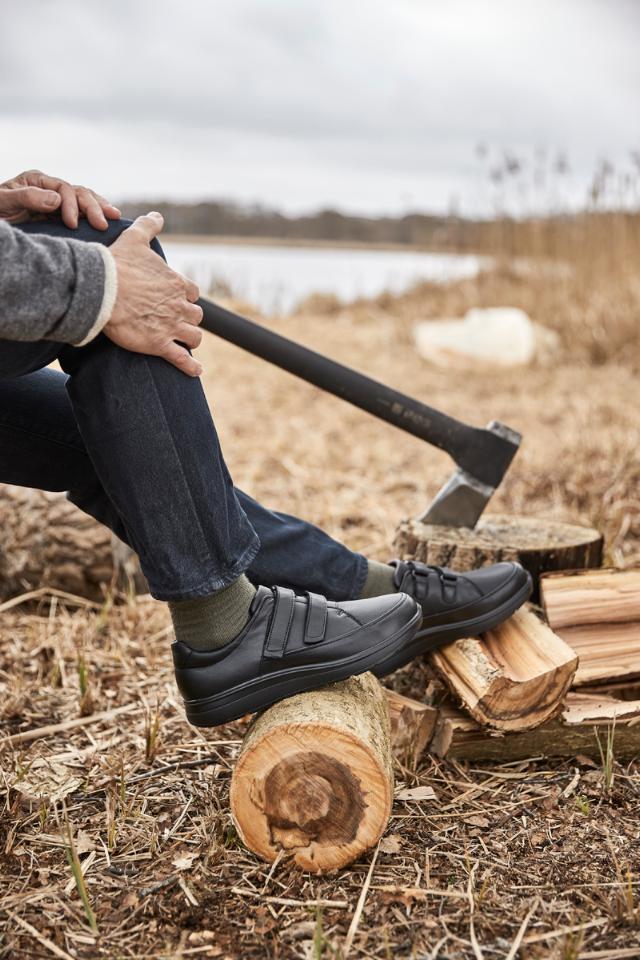 Men's shoes with two velcro straps