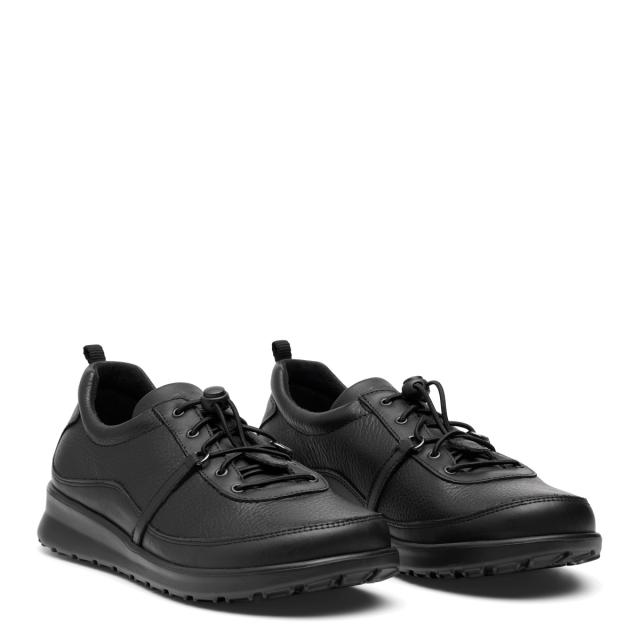 Womens shoe with elastic lace