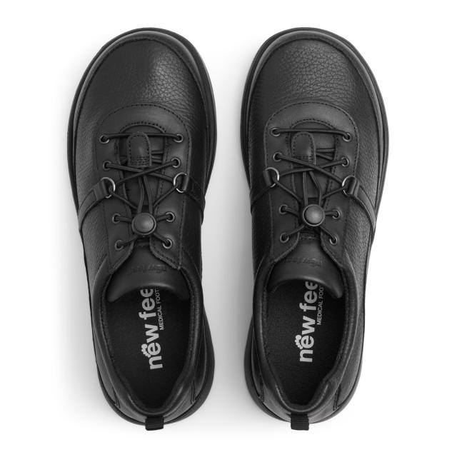 Womens shoe with elastic lace