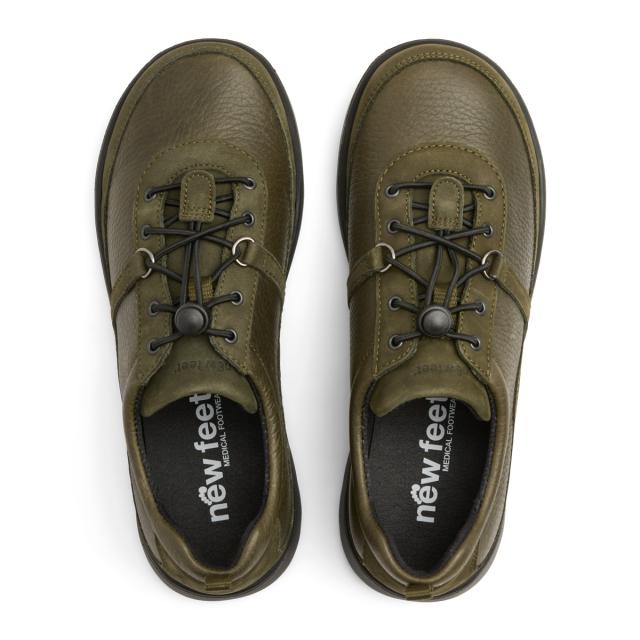 Womens shoe with elastic lace