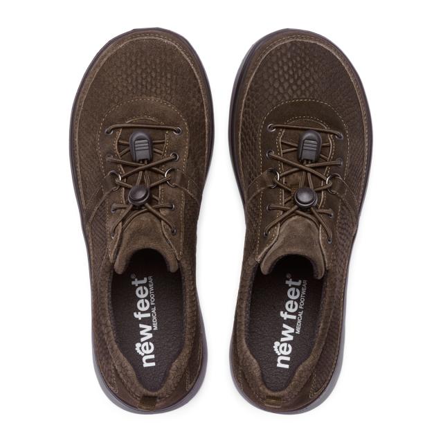 Womens shoe with elastic lace