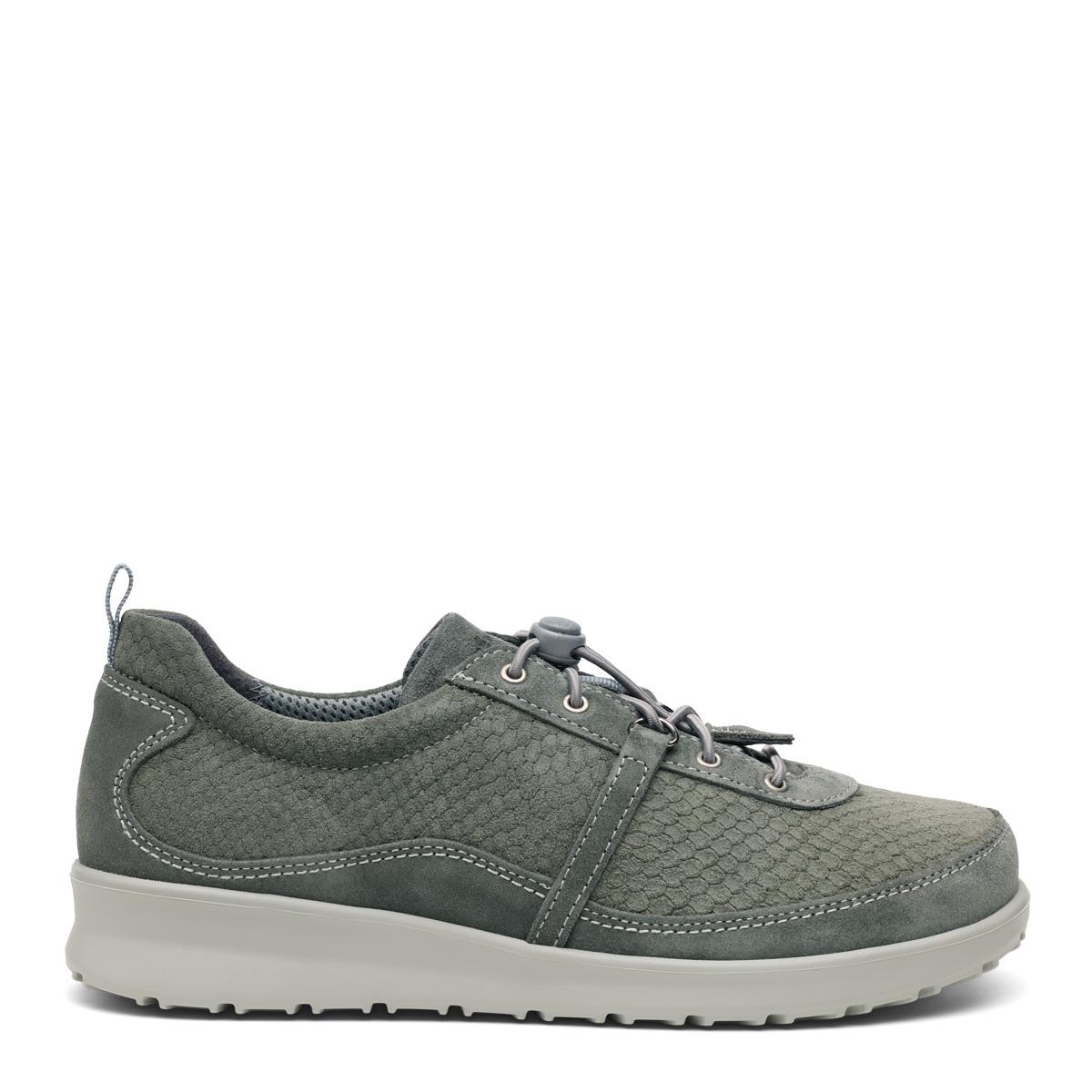 Womens shoe with elastic lace