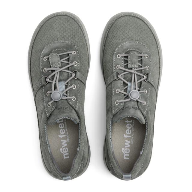 Womens shoe with elastic lace