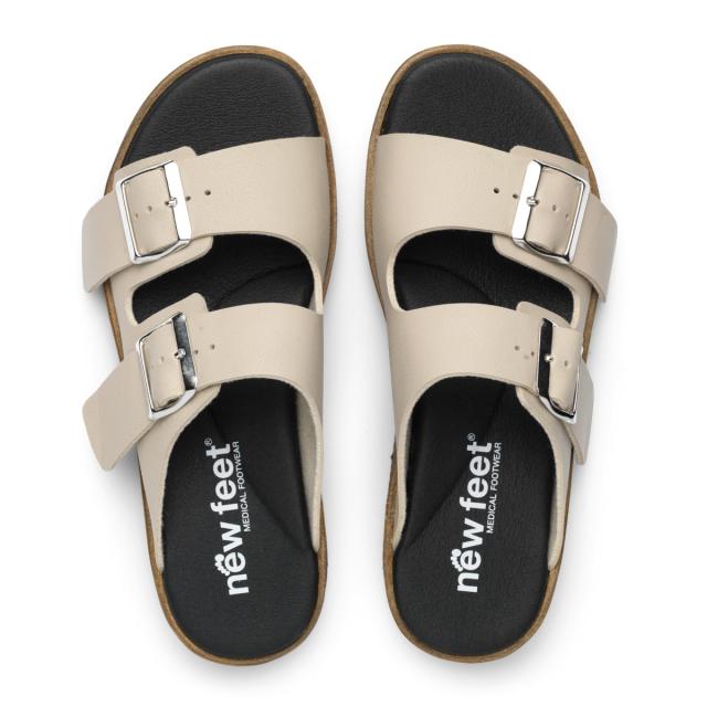 Women´s slipper with buckles for adjustments