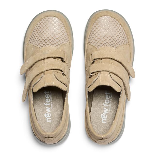 Women's shoes with two adjustable velcro straps