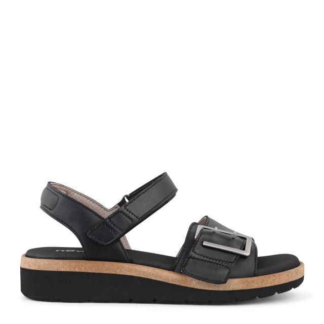 Women's sandal with adjustable velcro strap and buckle