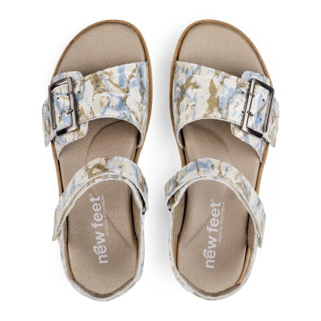 Women's sandal with adjustable velcro strap and buckle