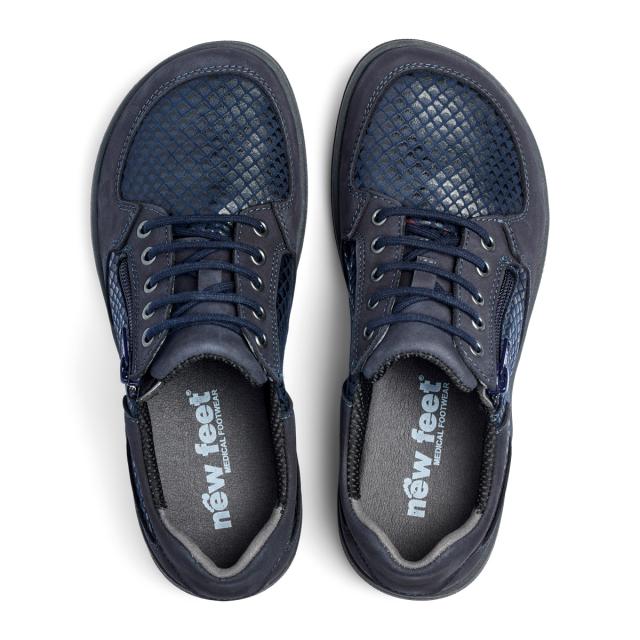 Women´s laced shoe with zipper