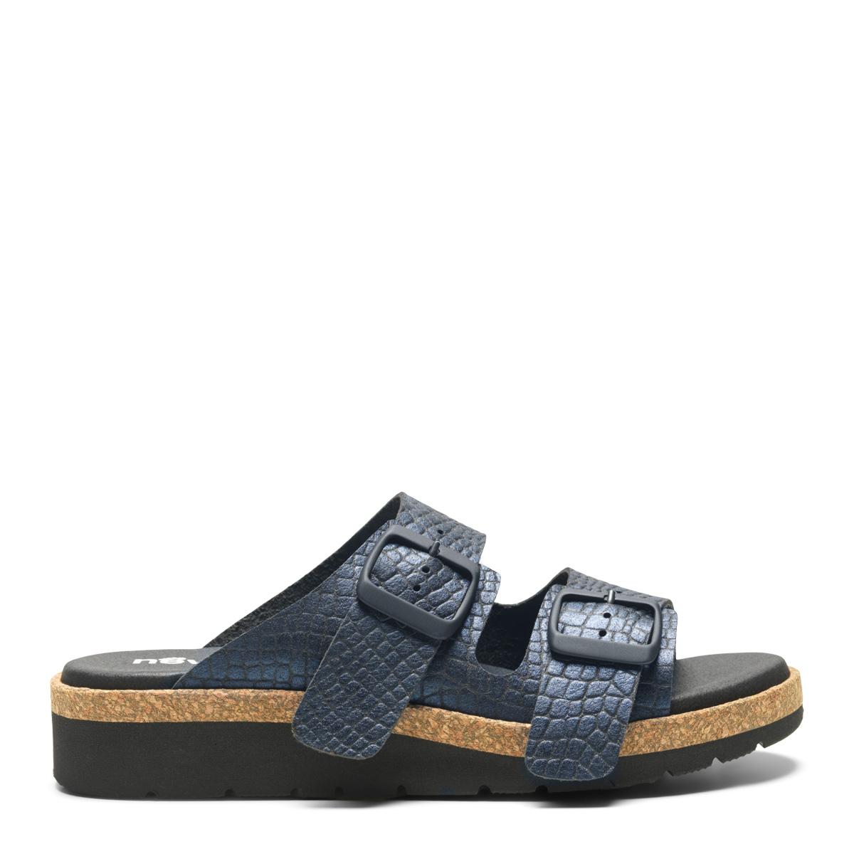 Women's slippers with adjustable straps and buckles