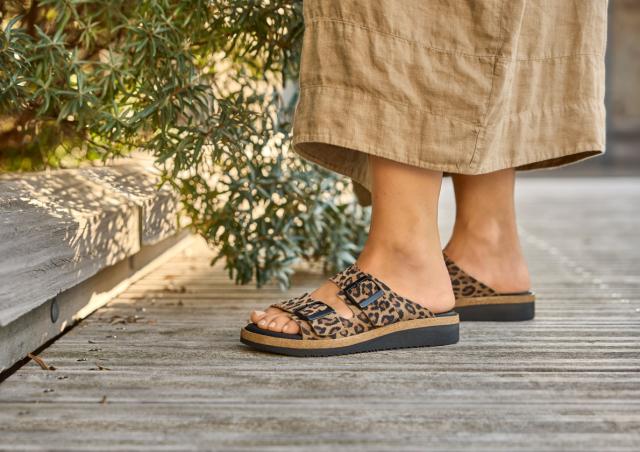 Women´s sandal with two adjustable buckles