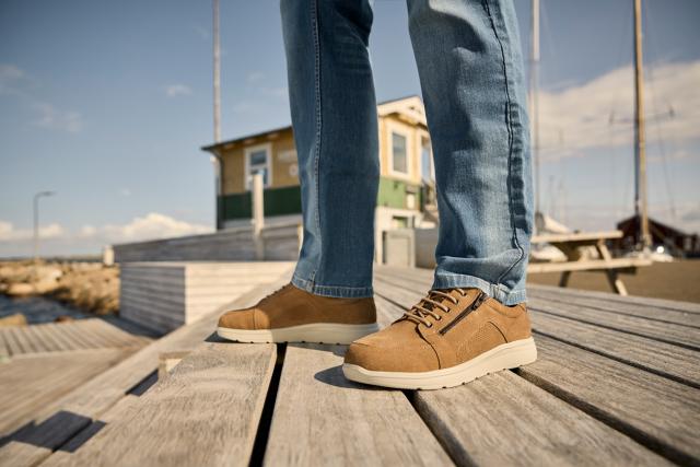 Men´s shoe with lace and zip