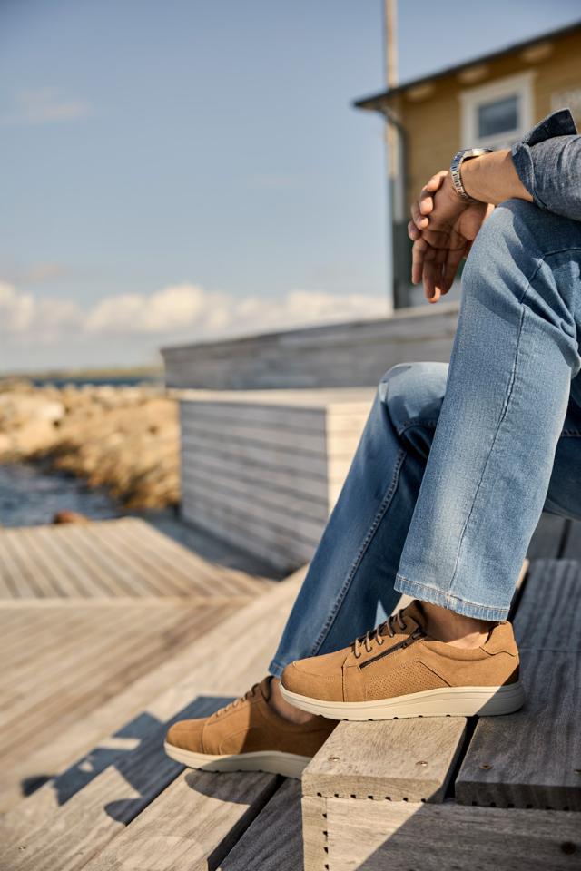 Men´s shoe with lace and zip