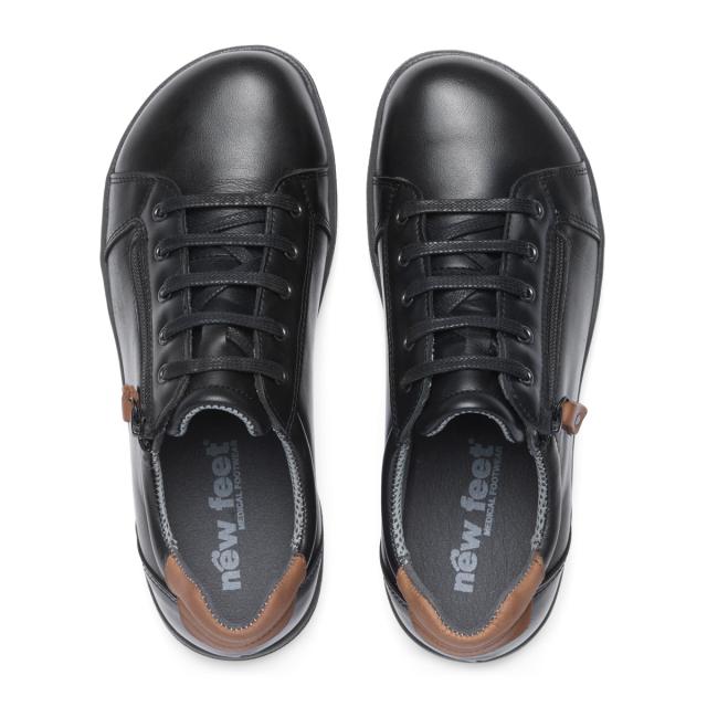 Women´s laced shoe with zipper