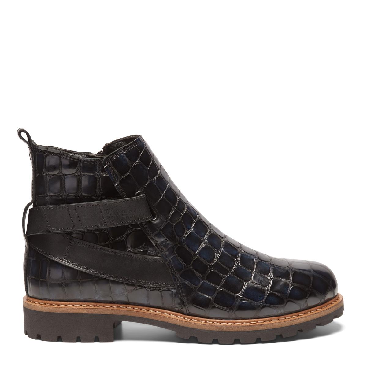 Classic boot with velcro strap and zipper for women