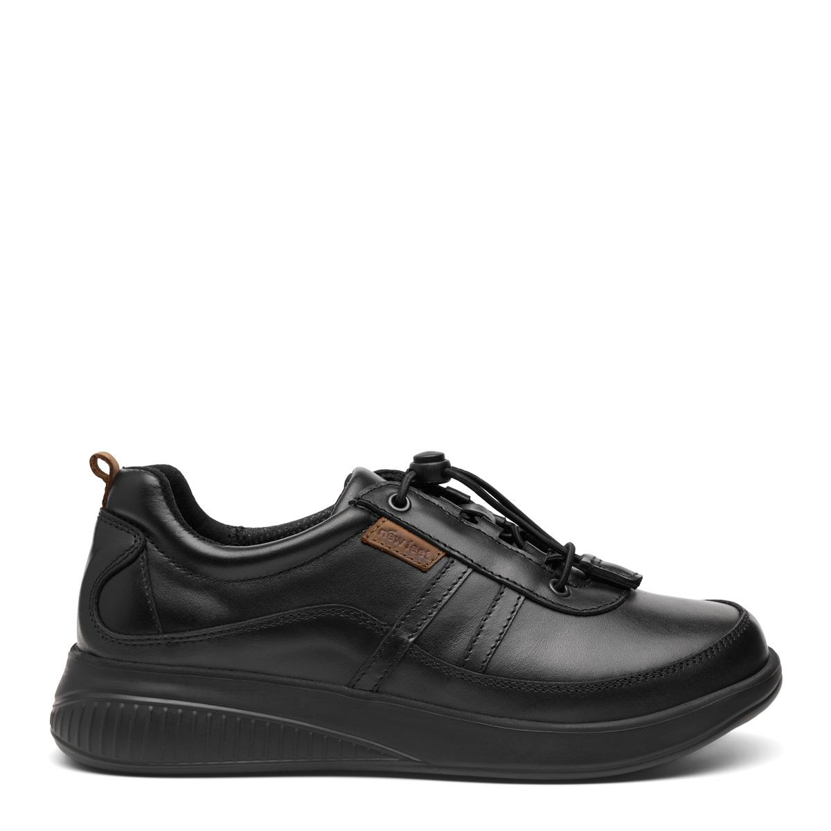 Sporty shoes for women with elastic laces