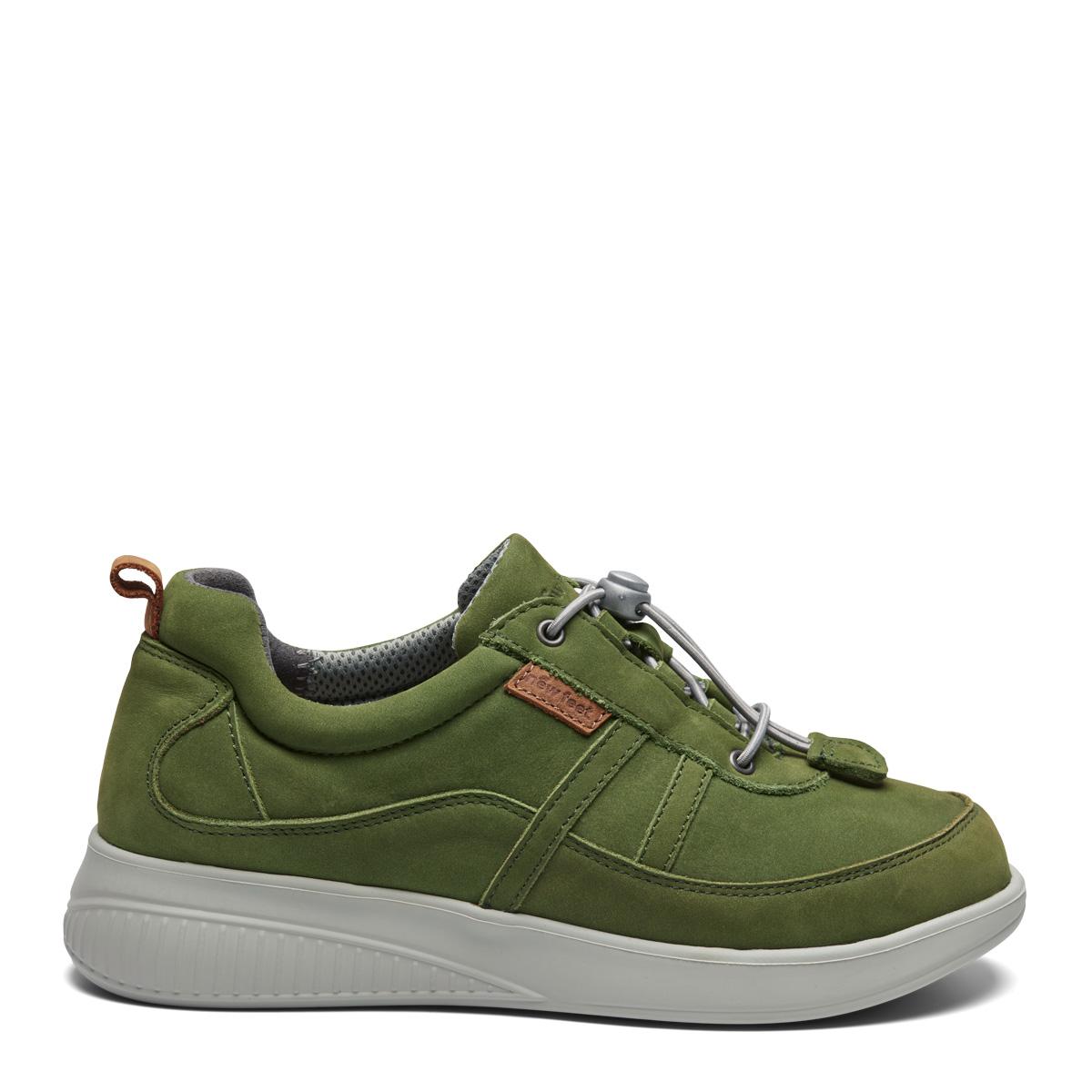 Sporty shoes for women with elastic laces