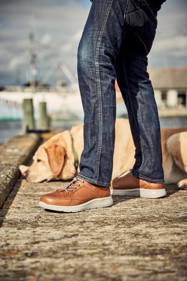 Men´s shoe with elastic lace