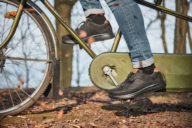 Men´s shoe with elastic lace