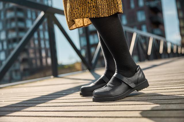 Ballerina with velcro fastening