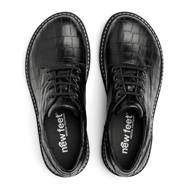 Classic lace-up shoe for women