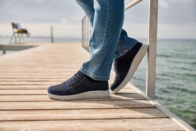 Men´s shoe with lace and zipper 