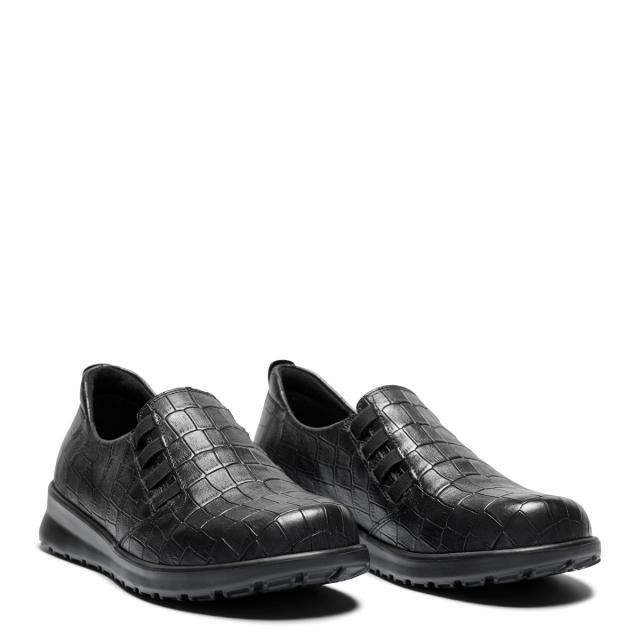 Loafer with elastic at both sides