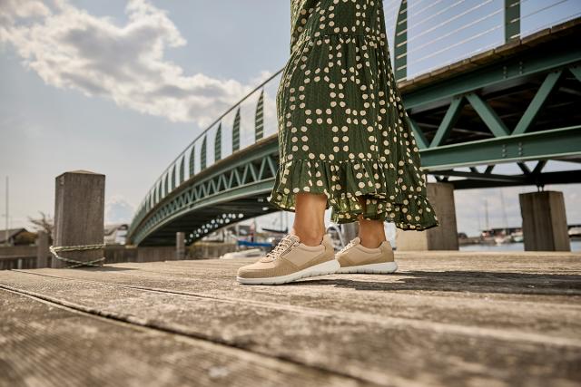 Women´s sneaker with lace and zipper