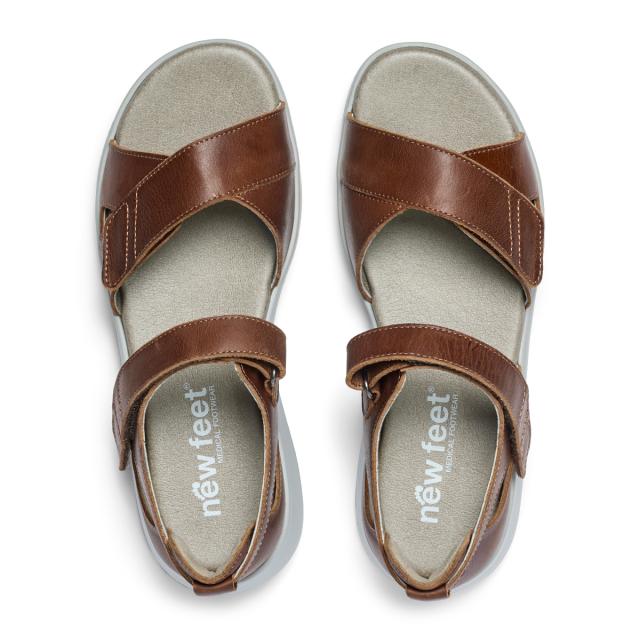 Women´s' sandal with a closed toe and two velcro straps