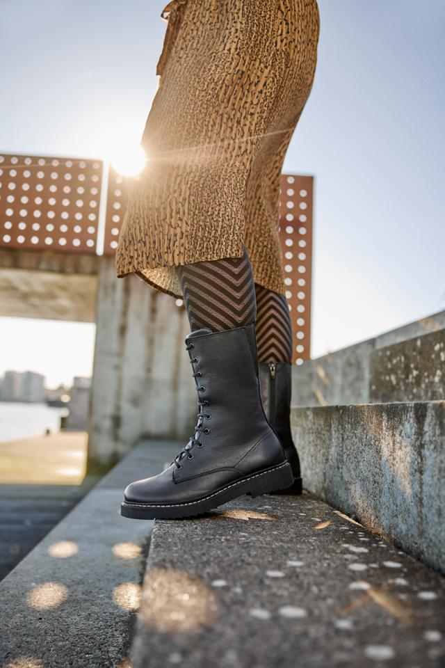 Long lace-up boot with zipper and Picos© lining