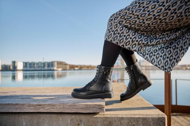 Boot with bouclesdetail, Picos© lining, lace and zipper