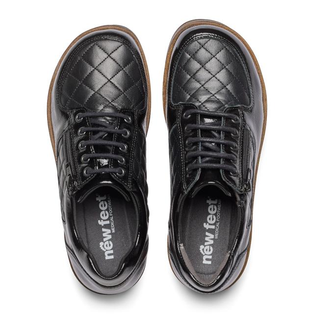 Women´s laced shoe with zipper