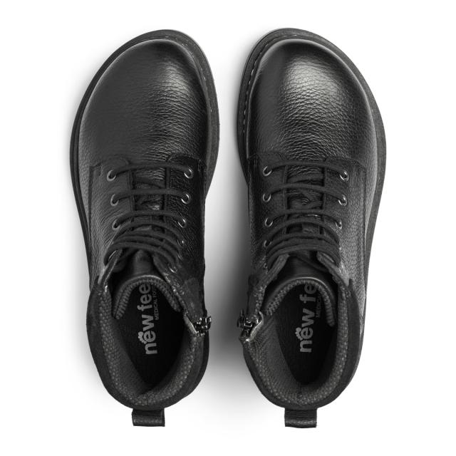 Lace-up boot with textilelining and zipper