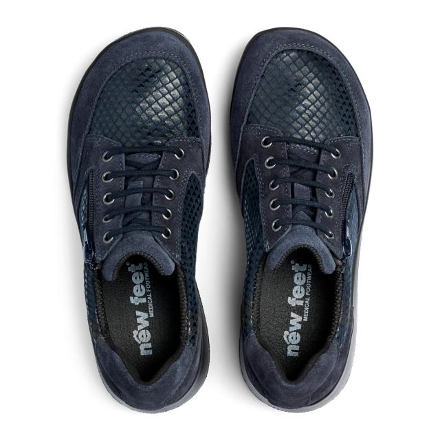 Women´s laced shoe with zipper
