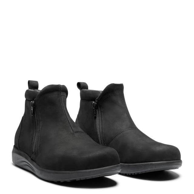 Men's boot with zippers on both sides.
