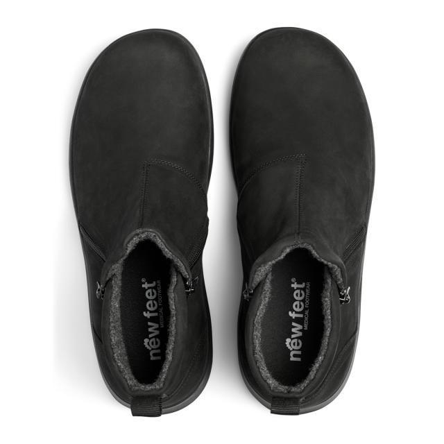 Men's boot with zippers on both sides.