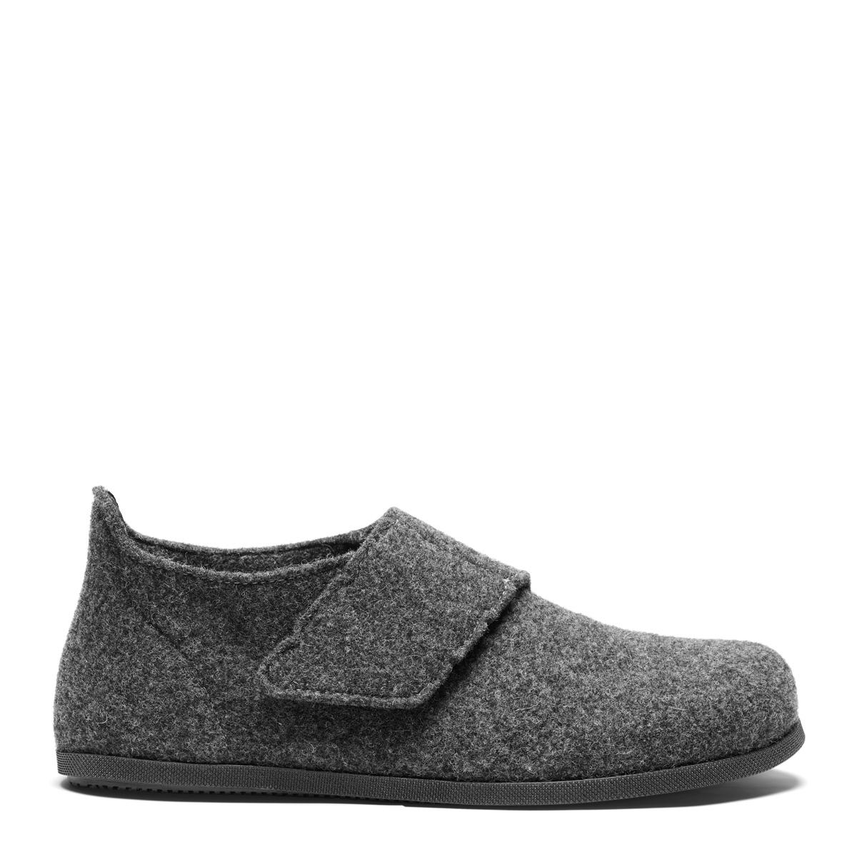 Men's indoor slipper with closed heelcap
