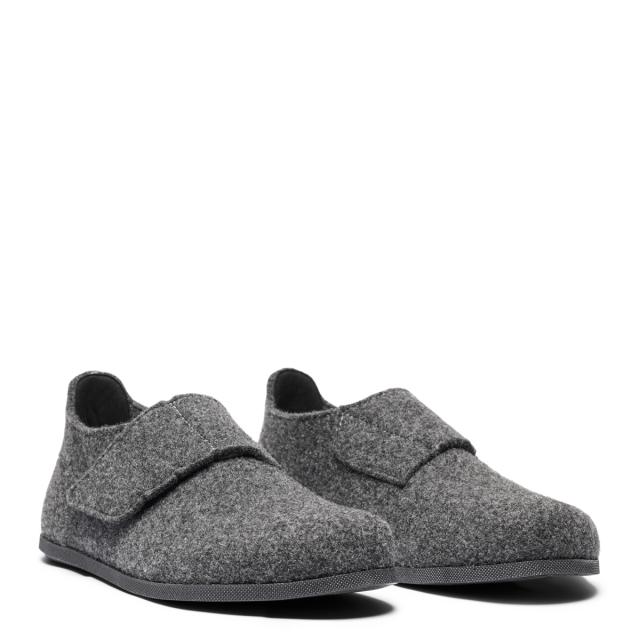 Men's indoor slipper with closed heelcap
