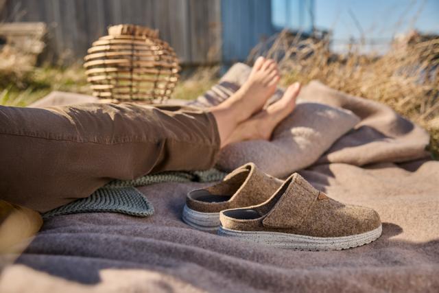 Women's slip-in with adjustable velcrostrap