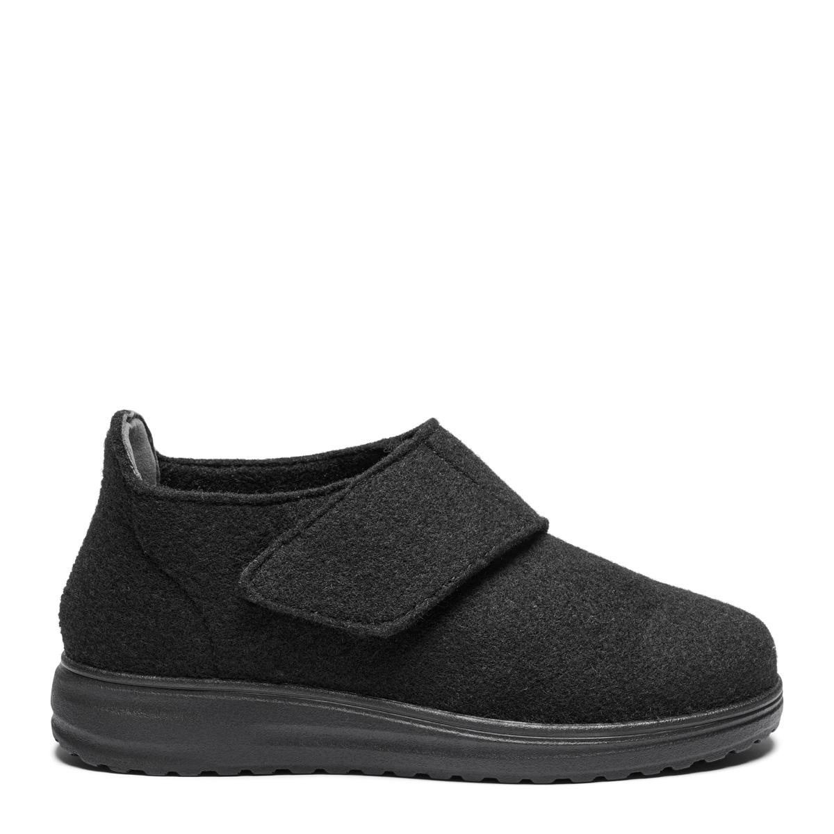 Women's slipper with heel cap and adjustable velcrostrap