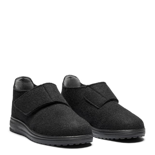 Women's slipper with heel cap and adjustable velcrostrap