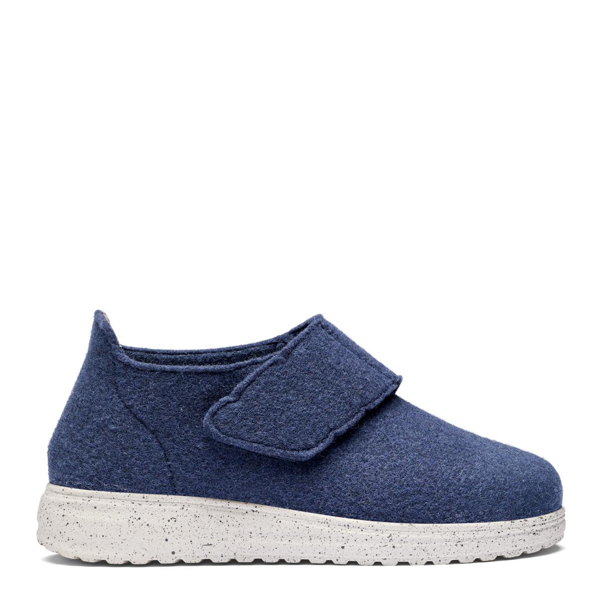 Women's slipper with heel cap and adjustable velcrostrap