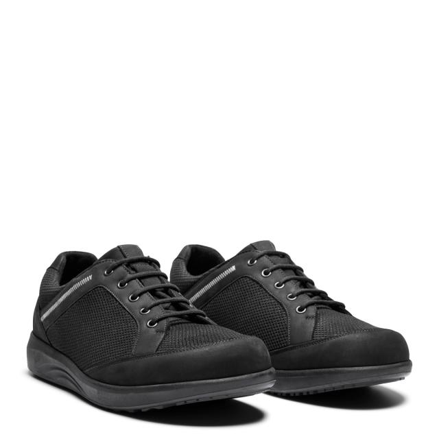 Classic men shoe with laces