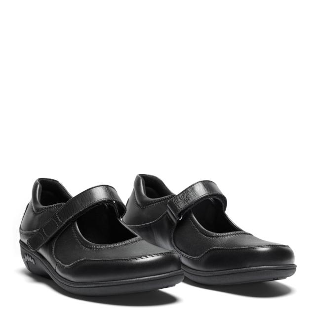 Ballerina with adjustable velcro strap.