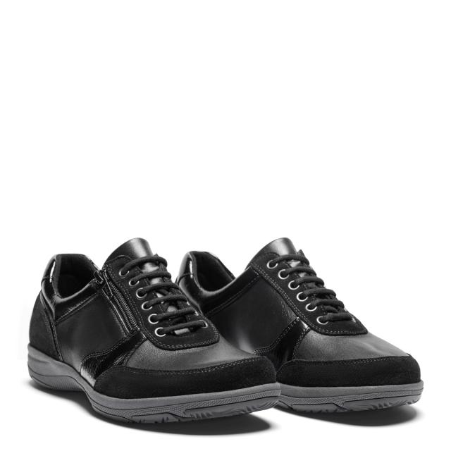 Shoe with lace, zipper and OrthoStretch®
