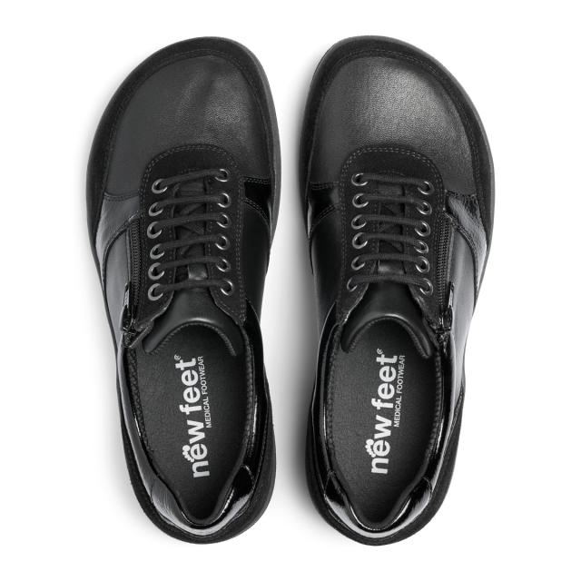 Shoe with lace, zipper and OrthoStretch®